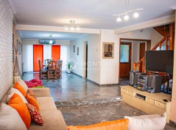 Casa · 312m² · 6 Ambientes · 1 Cochera · Casa Chalet en Venta en El Palomar, Morón, G. B. a. Zona Oeste