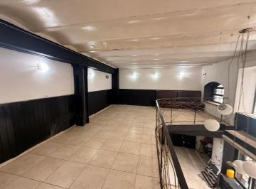 Local comercial · 130m² · 1 Ambiente · Gran Local con Subsuelo y Cocina.