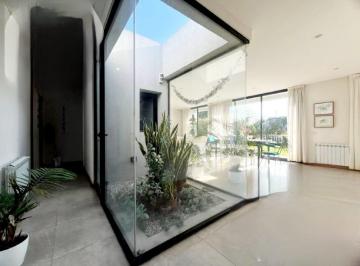 Casa · 108m² · 3 Ambientes · 2 Cocheras · Casa en Venta en Gorina 2 Dorm.
