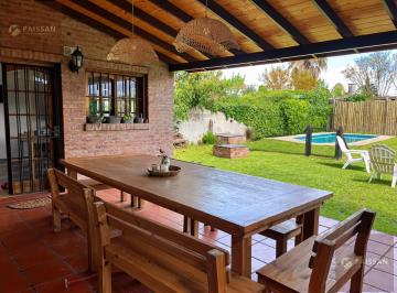 Casa · 200m² · 4 Ambientes · 1 Cochera · Primera Quincena Enero