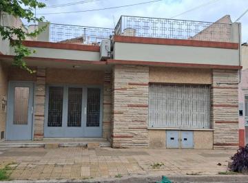 PH · 95m² · 4 Ambientes · 1 Cochera · Alquiler de PH de 4 Ambientes en Saenz Peña