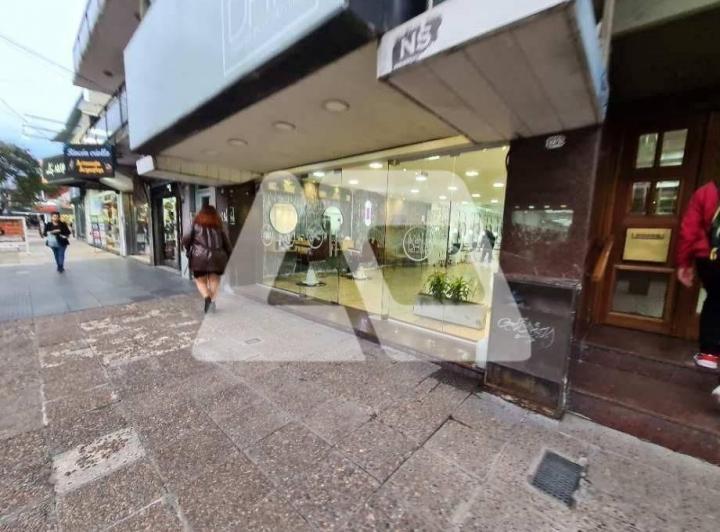 Local comercial · 225m²