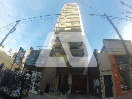 Cochera en alquiler en Lanus Oeste
