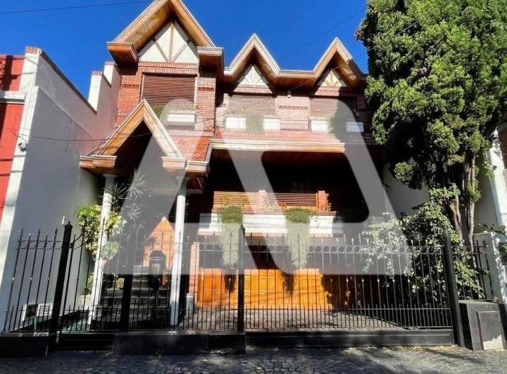 Casa · 30m² · 5 Ambientes · 4 Cocheras