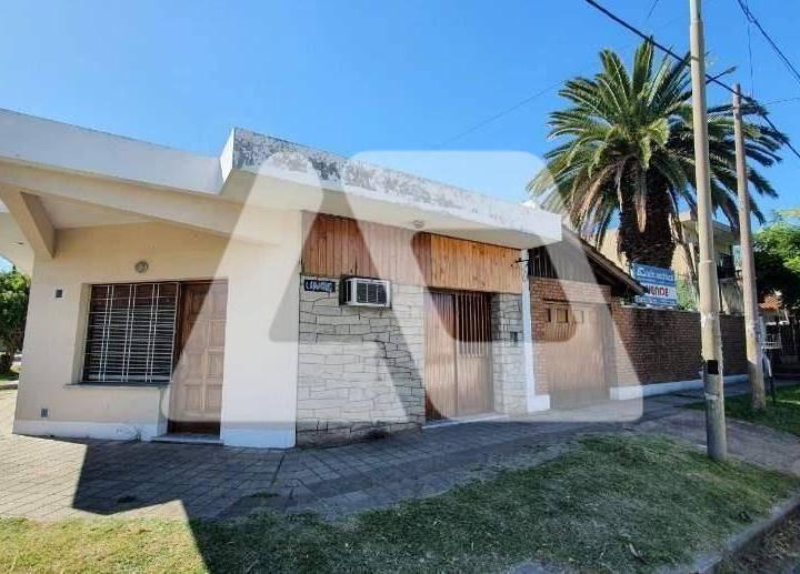 Casa · 74m² · 3 Ambientes · 2 Cocheras