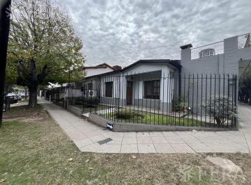 Casa · 145m² · 4 Ambientes · 2 Cocheras · Venta de Casa 5 Ambientes con Cochera en Quilmes Oeste