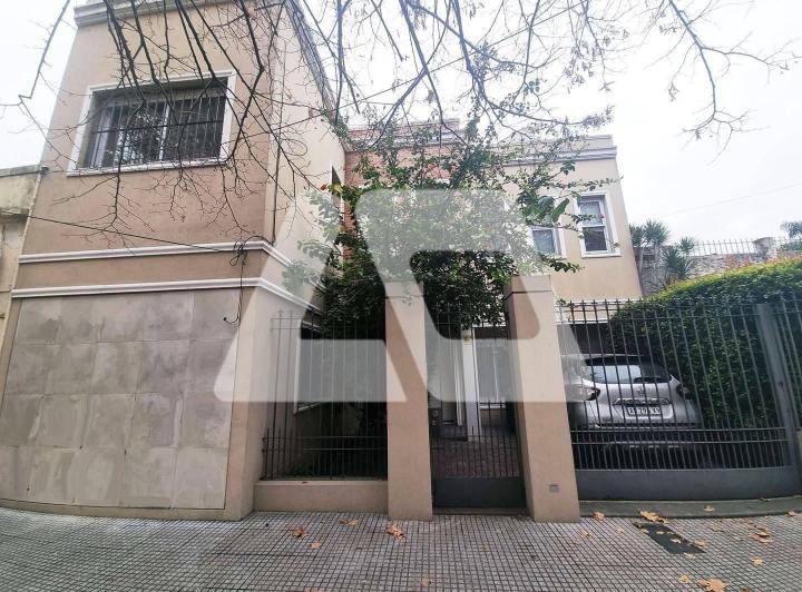 Casa · 172m² · 3 Ambientes · 1 Cochera
