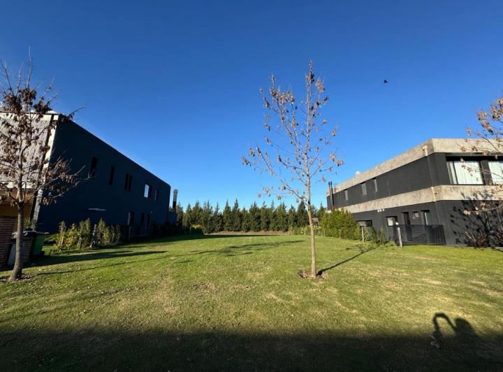 Terreno · 830m²