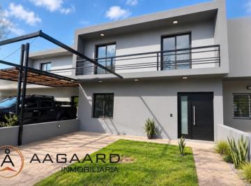 PH · 145m² · 3 Ambientes · 1 Cochera · Apto Crédito Dúplex de 3 Dorm. en Chacras del Norte, con Suite, Vestidor, Calefacción por Ra
