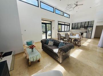 Casa · 220m² · 5 Ambientes · Casa Venta Villa Robles 5 Ambientes Piscina Garage