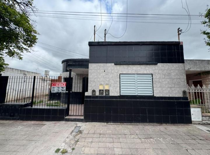 Casa · 70m² · 5 Ambientes · 1 Cochera