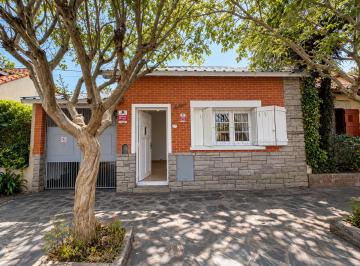 Casa de 3 ambientes, Mar del Plata · Vendemos Casa en Los Troncos Apto Vivienda o Profesional