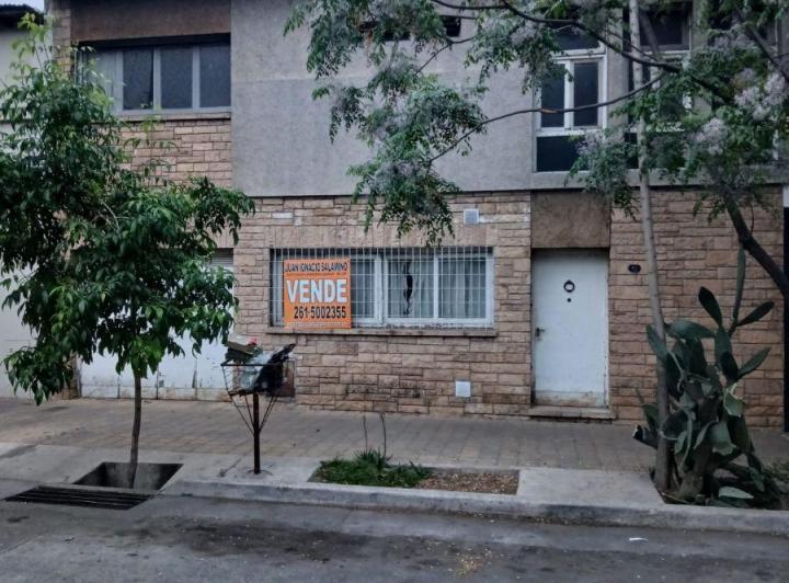 Casa · 312m² · 12 Ambientes · 1 Cochera
