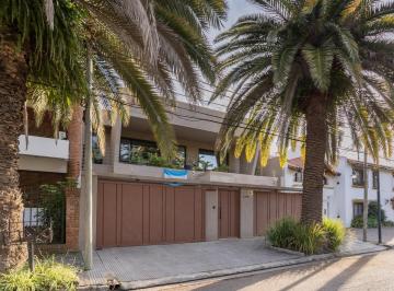 Casa · 274m² · 5 Ambientes · 4 Cocheras · Casa 4 Ambientes en Venta en Barrio Alemán - Martinez