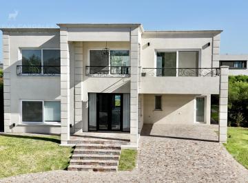 Casa · 930m² · 5 Ambientes · 2 Cocheras · Casa de 5 Ambientes en Venta y Alquiler en La Reserva Cardales