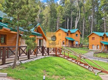 Casa · 383m² · 10 Ambientes · 1 Cochera · Casa Principal y Dos Cabañas en Venta