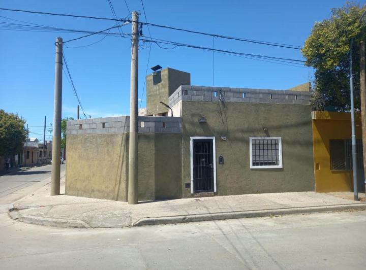 Casa · 72m² · 5 Ambientes · 1 Cochera