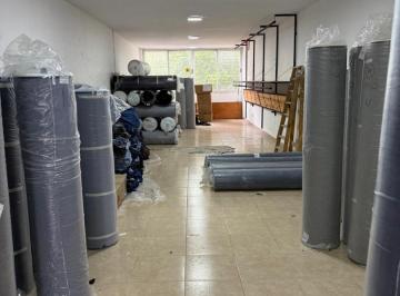 Oficina comercial · 80m² · 1 Ambiente · Deposito en Alquiler - Flores Zona Comercial