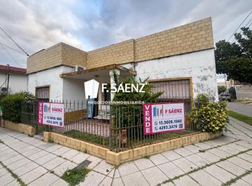 Casa · 140m² · 3 Ambientes · 2 Cocheras · Casa en Venta en Temperley 3 Ambientes