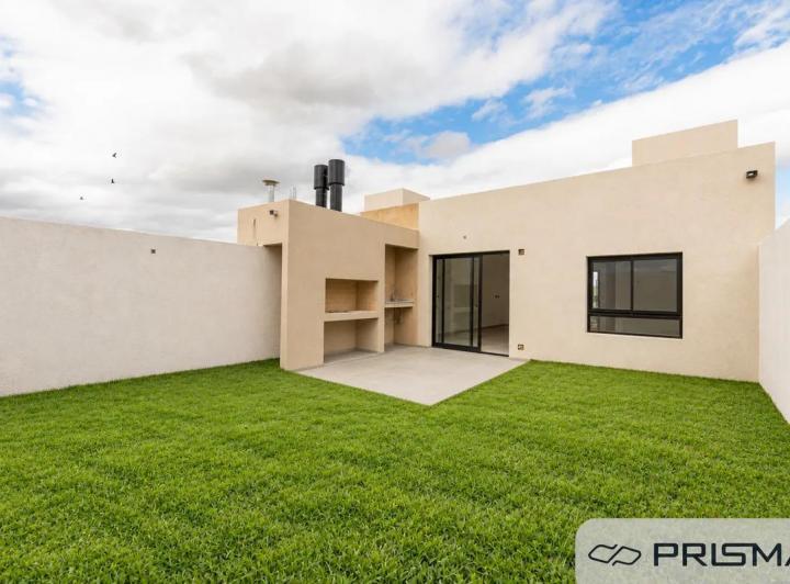 Casa · 64m² · 2 Dormitorios · 1 Cochera
