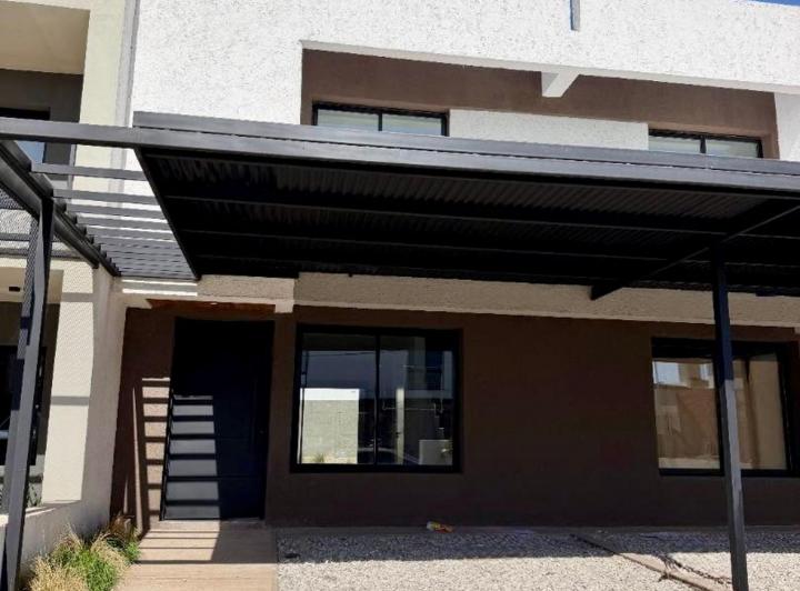 Casa · 108m² · 4 Ambientes · 1 Cochera