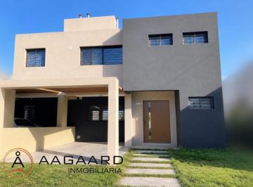 PH · 150m² · 6 Ambientes · 1 Cochera · Dúplex en Venta en Barrio Lomas del Chateau Tres Dorm. Hermoso Patio y Asador