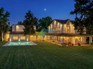 Quinta vacacional · 220m² · 6 Ambientes · 1 Cochera · Casa Quinta en Alq. Temporario en Pilar, G. B. a. Zona Norte, Argentina