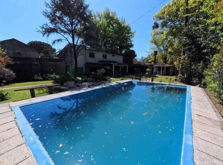 Casa · 200m² · 5 Ambientes · 2 Cocheras