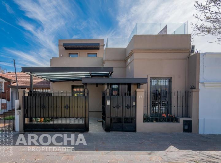 Casa · 202m² · 8 Ambientes · 1 Cochera