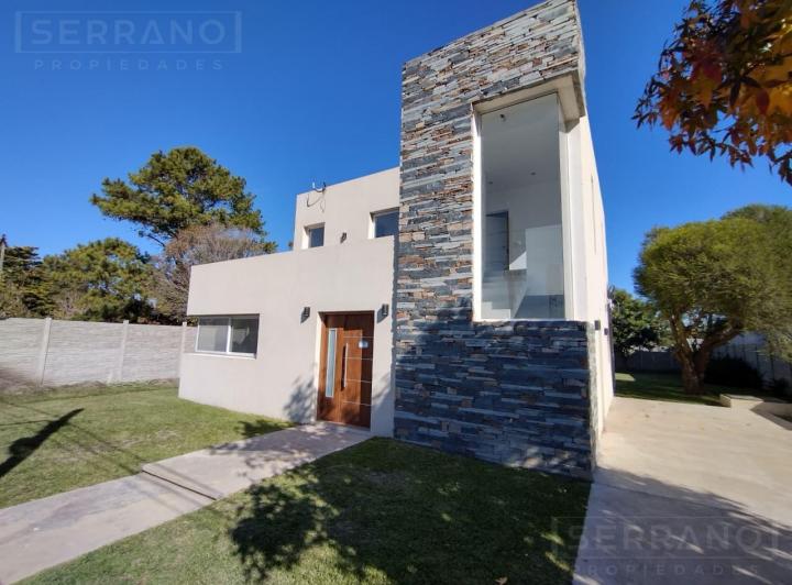 Casa · 159m² · 4 Ambientes · 2 Cocheras