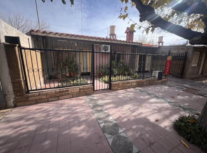 Casa · 146m² · 5 Ambientes · 2 Cocheras