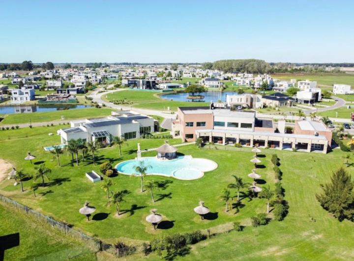 Terreno · 842m²