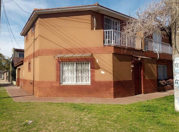 Casa · 180m² · 6 Ambientes · 1 Cochera