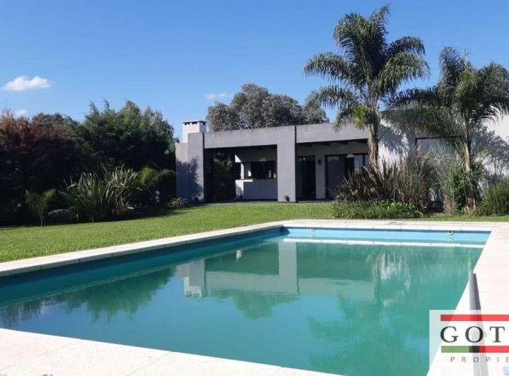 Casa · 170m² · 4 Ambientes · 2 Cocheras