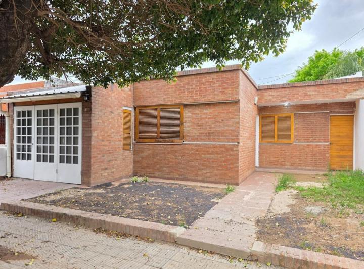Casa · 166m² · 4 Ambientes · 2 Cocheras