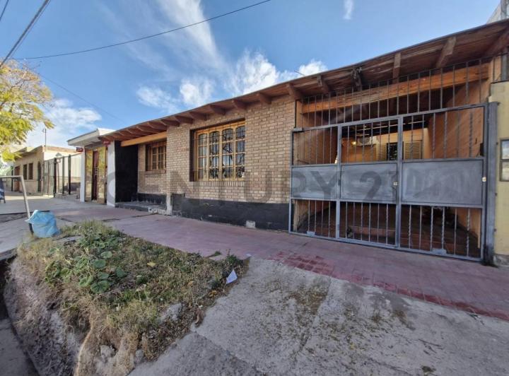 Casa · 128m² · 6 Ambientes · 1 Cochera