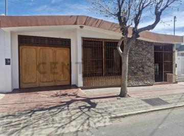 Casa · 175m² · 5 Ambientes · 2 Cocheras · Casa en Venta C/pileta Villanueva