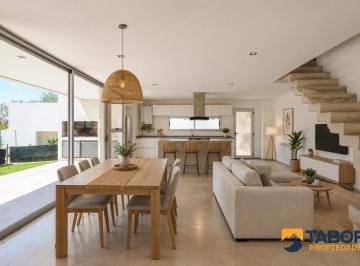 Casa · 170m² · 4 Ambientes · 2 Cocheras · Casa en Housing |3 Dorm, 3 Baños, Galería, Patio | La Carolina Village