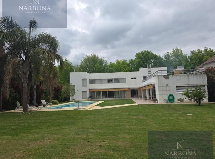 Casa · 550m² · 9 Ambientes · 6 Cocheras