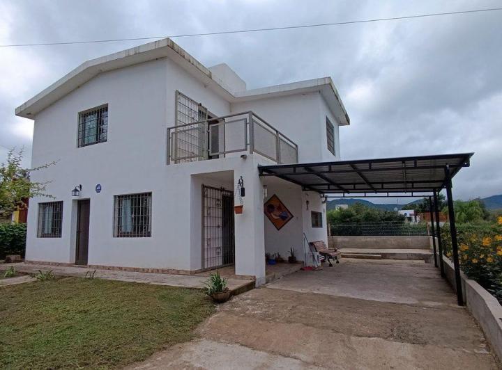 Casa · 93m² · 5 Ambientes · 1 Cochera
