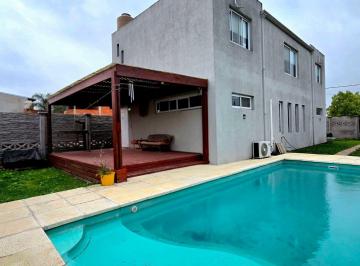 Casa · 163m² · 4 Ambientes · 2 Cocheras · 4 Ambientes Pileta Parque Parrilla