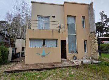 Casa · 90m² · 3 Ambientes · 1 Cochera · Venta de Casa Lote Propio en Mar Azul