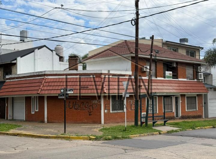 Casa · 193m² · 6 Ambientes · 2 Cocheras