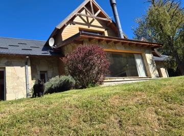 Casa · 240m² · 8 Ambientes · 1 Cochera · Casa en San Martin de Los Andes