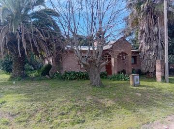 Casa · 130m² · 3 Ambientes · 2 Cocheras · Navarro Bs, As. Chalet en Amplio Lote