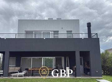 Casa · 229m² · 5 Ambientes · 3 Cocheras · Casa en Alquiler Anual en Canning Barrio Los Talas