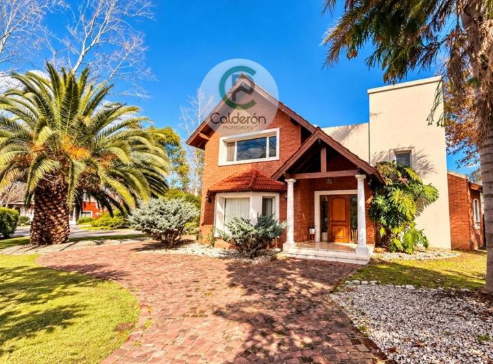 Casa · 220m² · 4 Ambientes