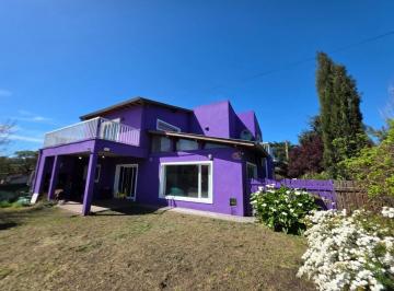 Casa · 200m² · 5 Ambientes · 1 Cochera · Venta Casa 5 Ambientes Moderna con Parque Zona Acantilados