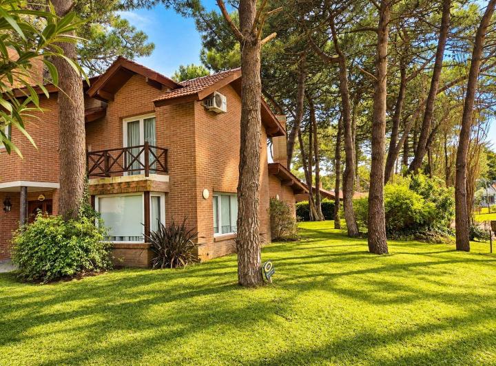 Casa · 500m² · 6 Ambientes · 5 Cocheras