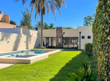 Casa · 150m² · 3 Ambientes · 1 Cochera · Impecable Casa 3 Ambientes con Pileta en Paso del Rey